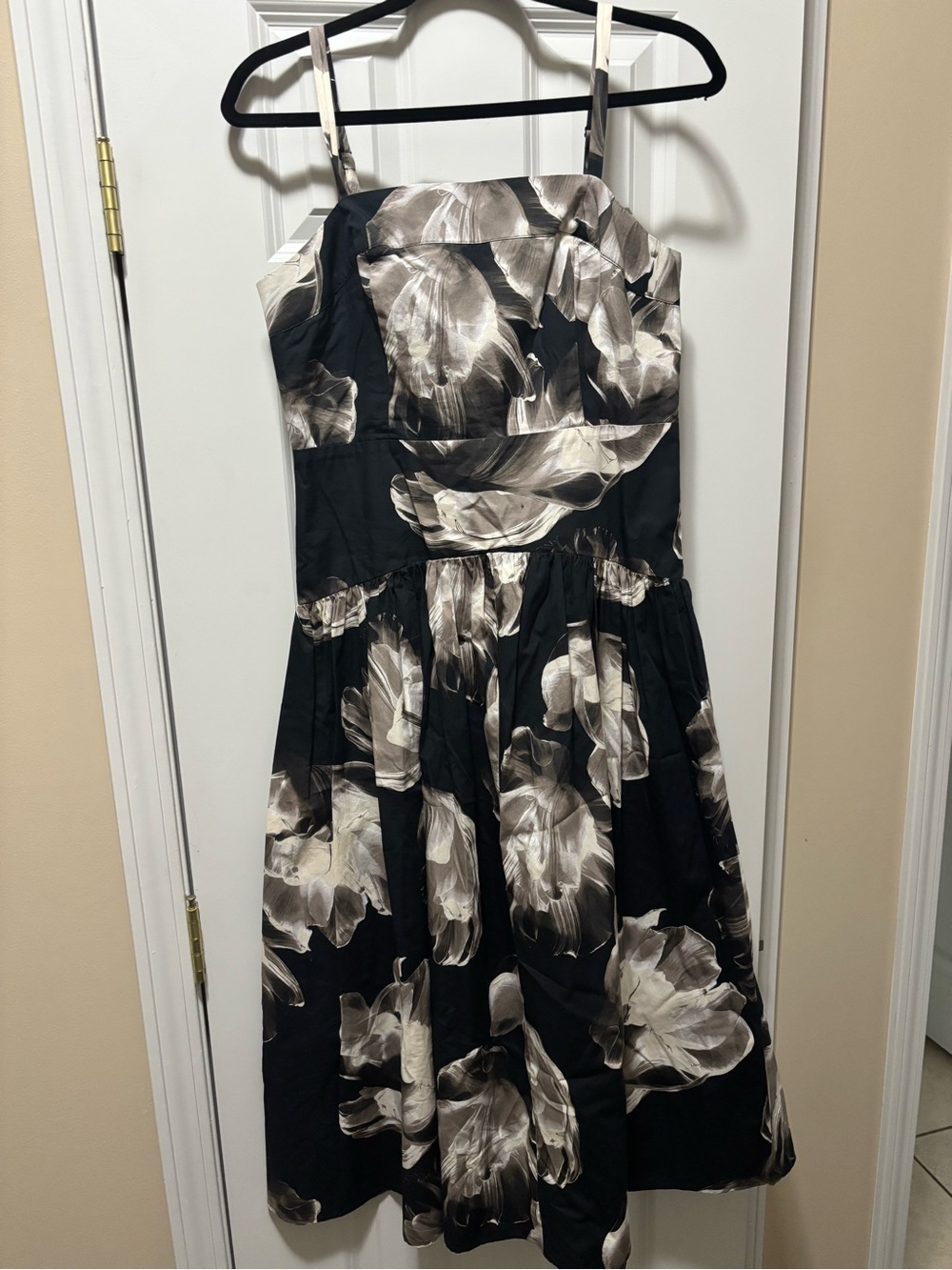 Simply Vera Vera Wang Black Midi Dress with Cream Floral Print